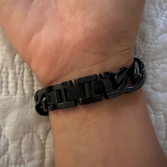 Michael Kors Slim Runway Quartz Black Dial Stainless Steel Ladies Watch - Picture 4 of 6